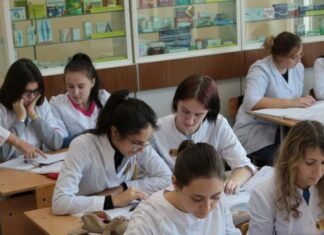 В новом учебном году на первый курс Алтайского института развития медицинского образования поступят более 1700 студентов