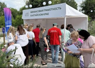 Гигантский урок финансов: как 6 тысяч человек проверили свою грамотность в парке Барнаула